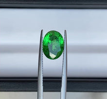 Load and play video in Gallery viewer, Natural Tsavorite stone for jewellery
