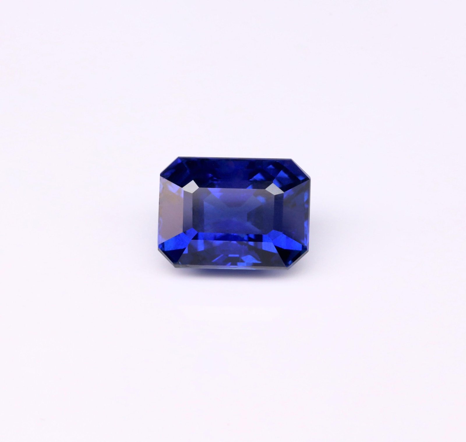 NATURAL Ceylon Blue Sapphire Weight: 4.22 CARATS NATURAL Ceylon Blue Sapphire Weight: 4.22 CARATS